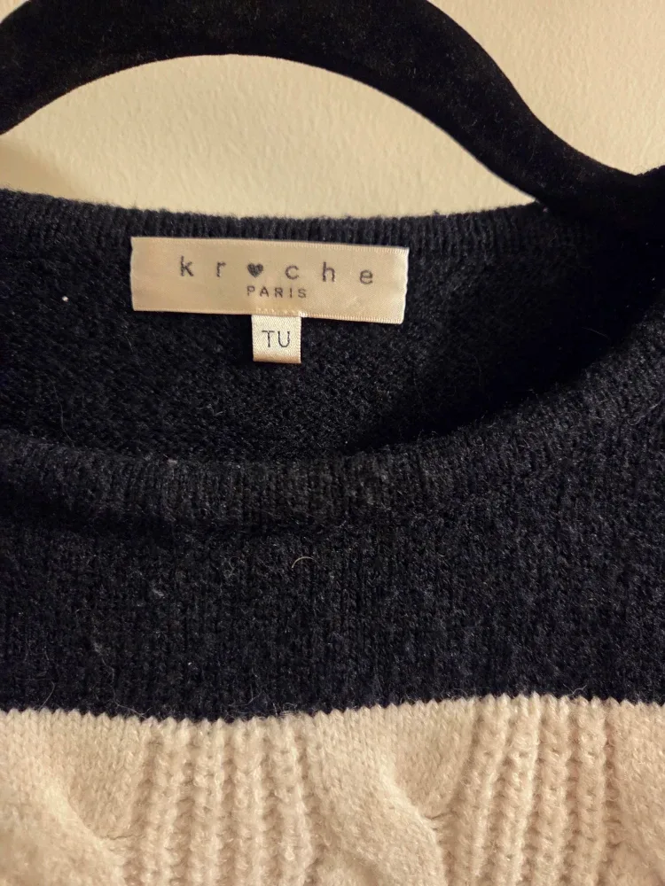 Kroche Paris Cold Shoulder Sweater - Black & Cream image indicator(2)