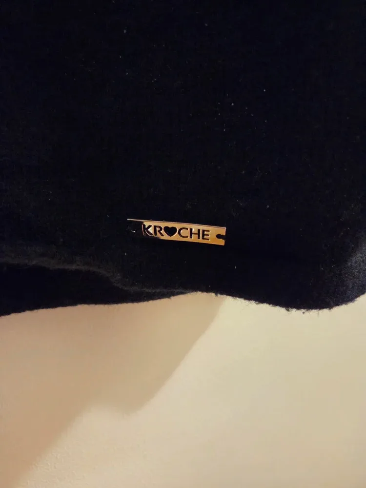 Kroche Paris Cold Shoulder Sweater - Black & Cream image indicator(3)