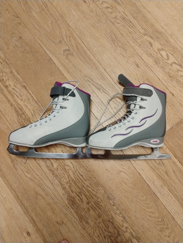 Ice Skates, Women Size 8 image indicator(2)
