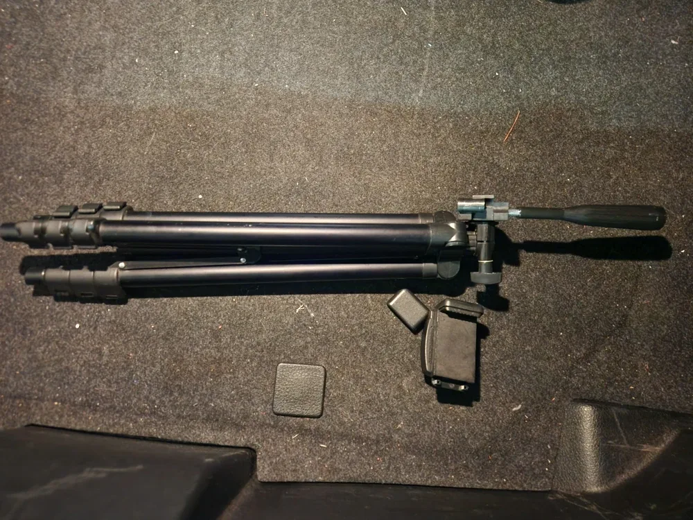 Black Tripod - phone holder portion is broken