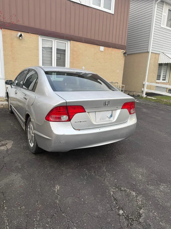 Honda Civic - Silver Sedan image indicator(8)