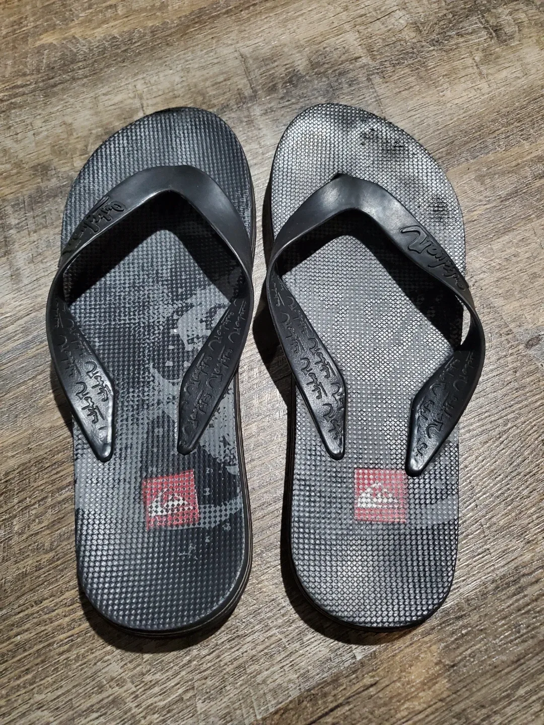 Quiksilver Black Flip Flops size 7.5 unisex