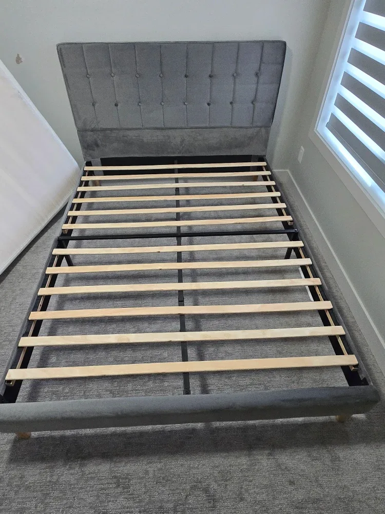 Queen Size Upholstered Platform Bed image indicator(3)