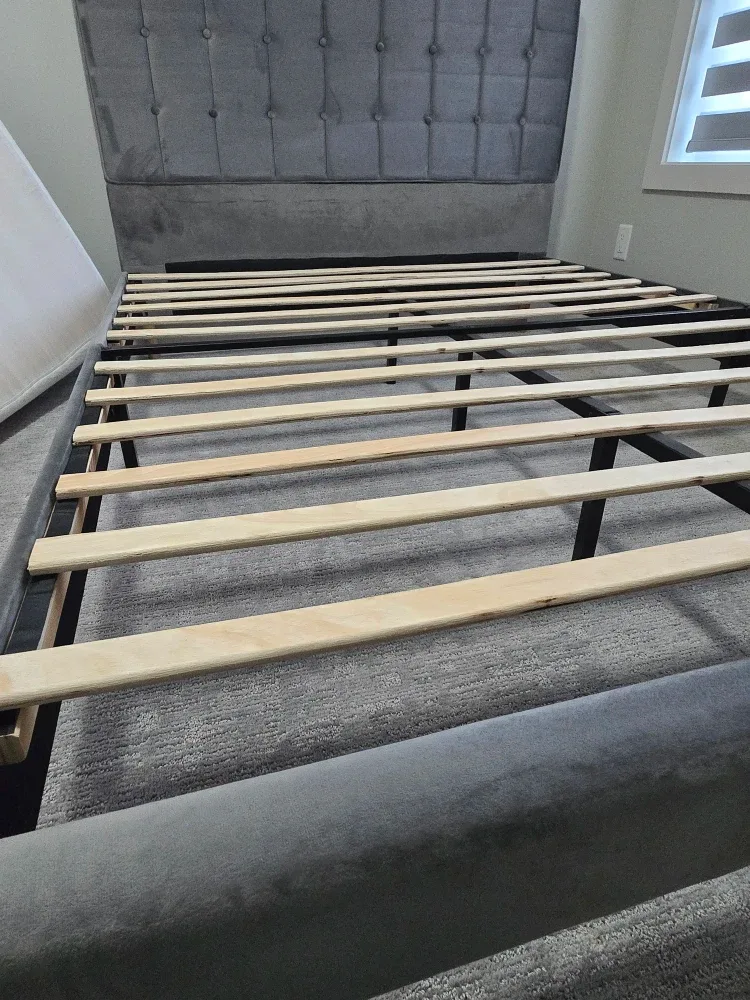 Queen Size Upholstered Platform Bed image indicator(4)