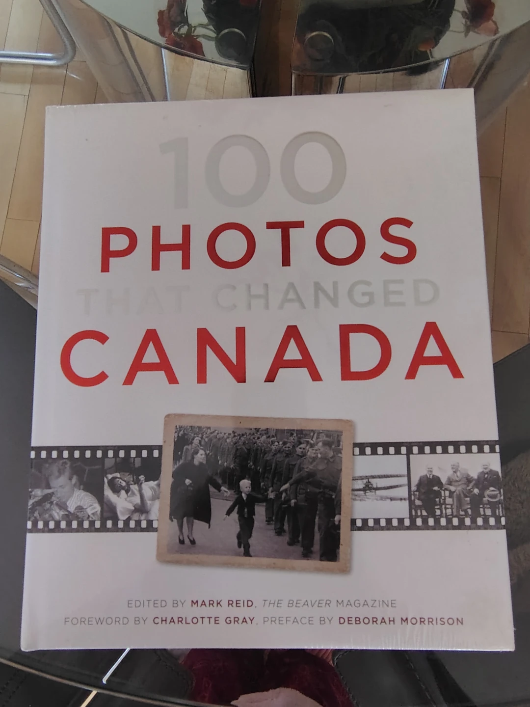 📘 100 Photos That Changed Canada – NEW, Sealed in Plastic! 🎁