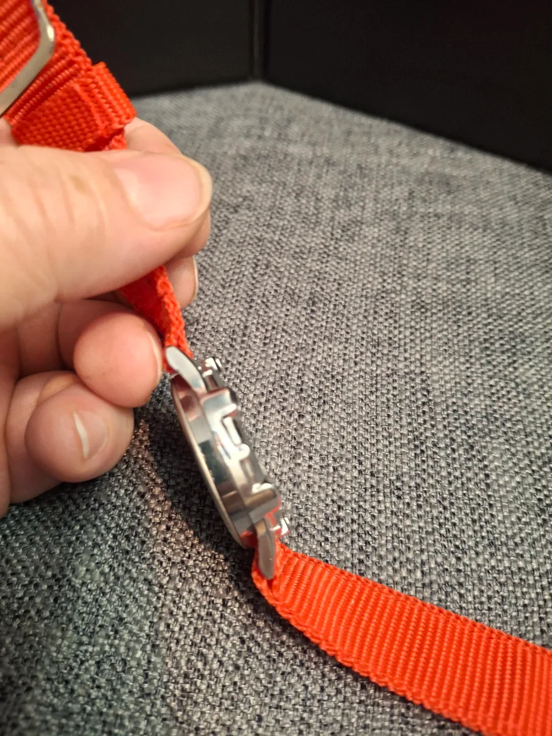 Canada Watch with Red Strap image indicator(2)