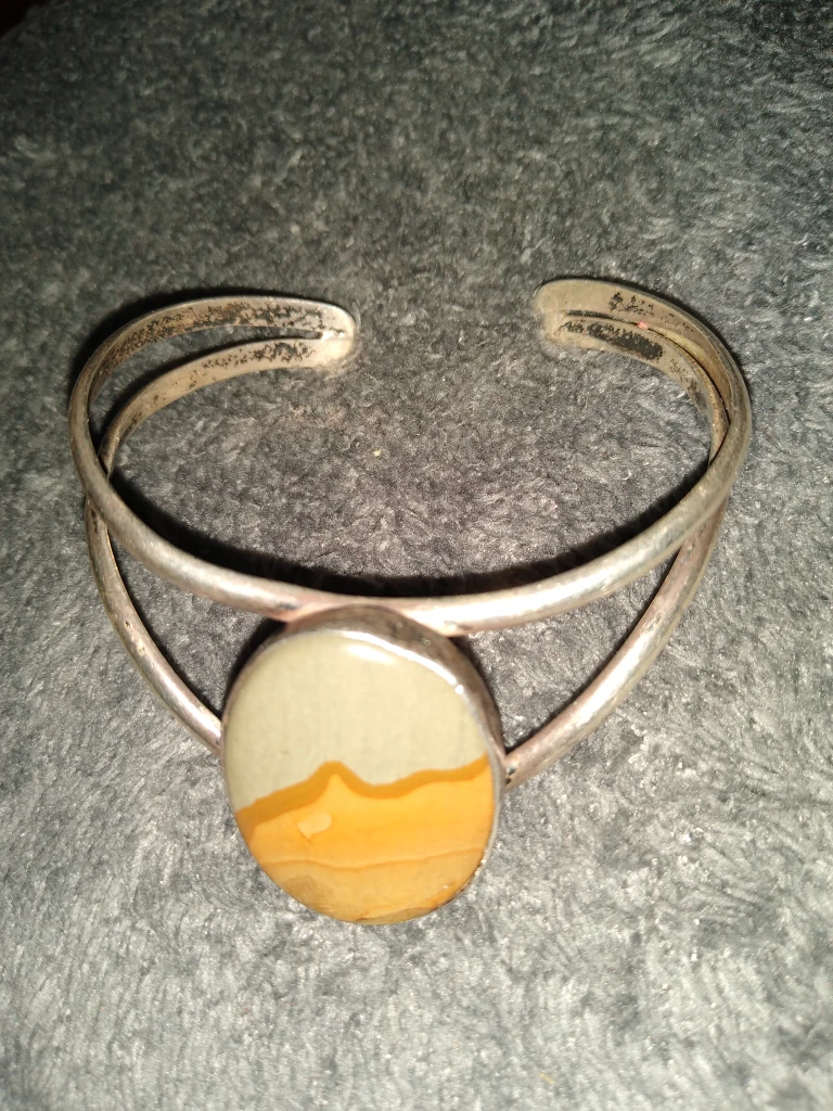 Vintage sterling silver cuff bracelet with large Stone