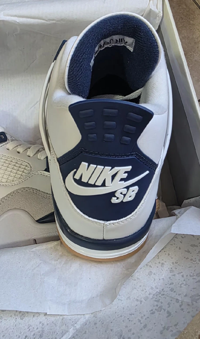 Nike SB Air Jordan 4 Retro Size 9 - photo 2