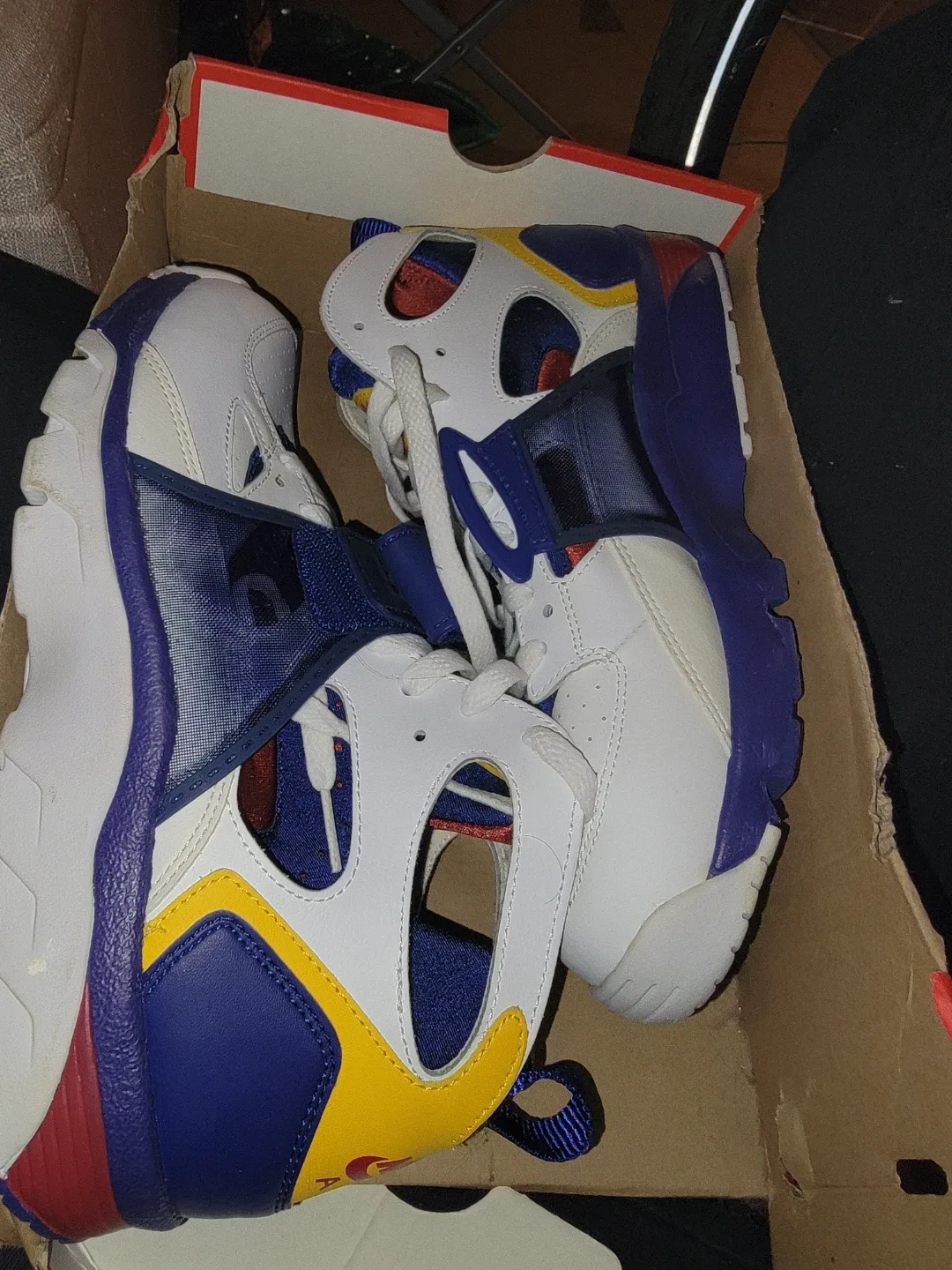 Nike Air Trainer Huarache Size 10.5 image indicator(2)