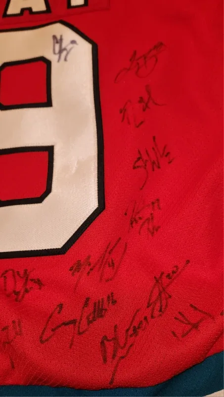 CCM Kelowna Rockets Hockey Jersey - Size Adult Large image indicator(3)