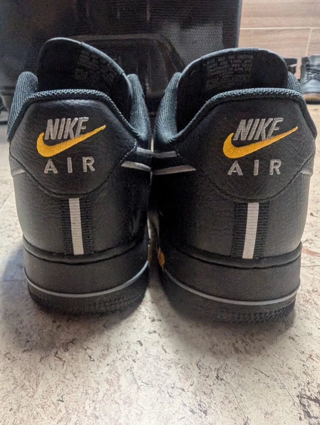 Nike Air Force 1'07 black/coolgrey-sundial size 9.5 image indicator(2)