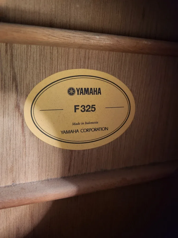 Yamaha F325 Acoustic Guitar