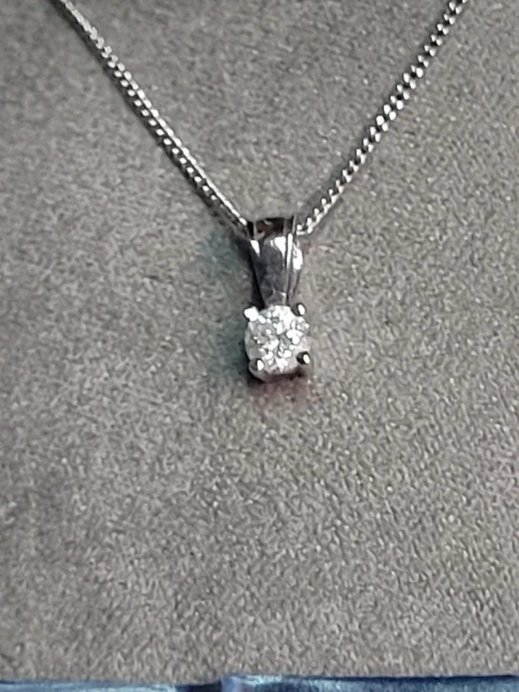 White Gold Diamond Pendant Necklace