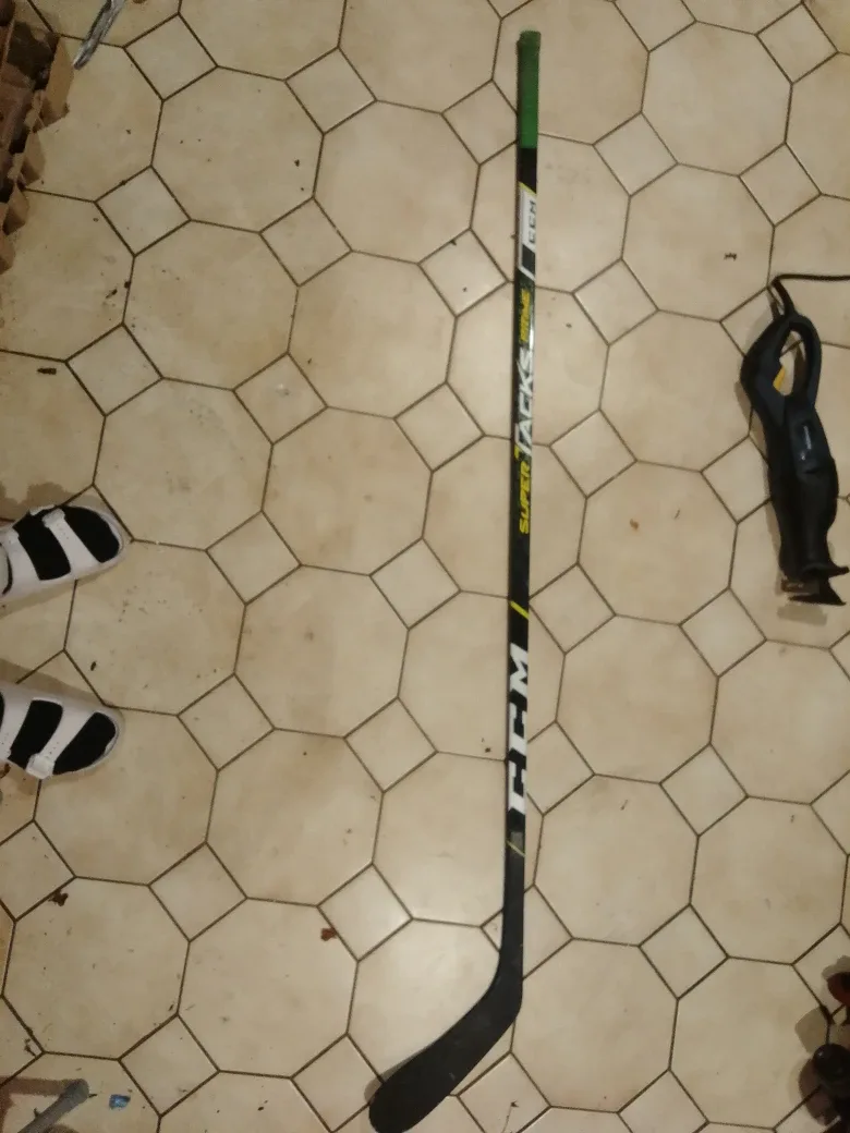 CCM Super Tacks Prime Hockey Stick image indicator(2)