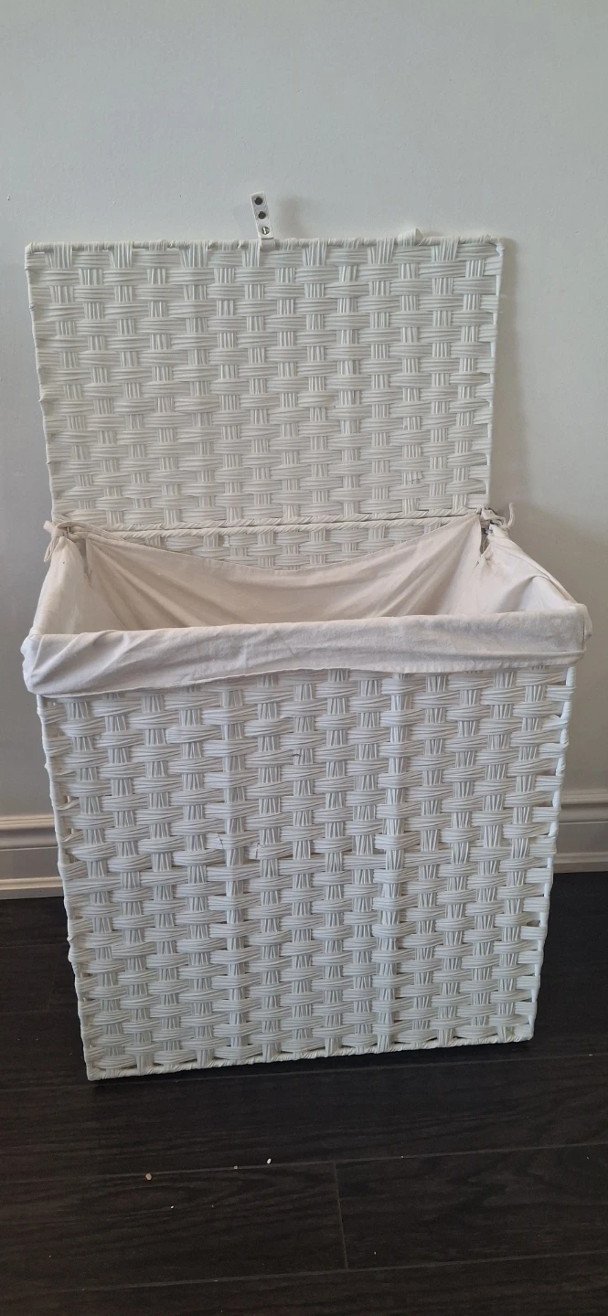 White Wicker Laundry Hamper with Lid
