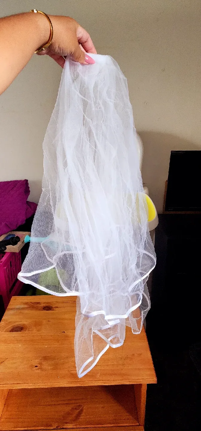 White Wedding Veil image indicator(2)