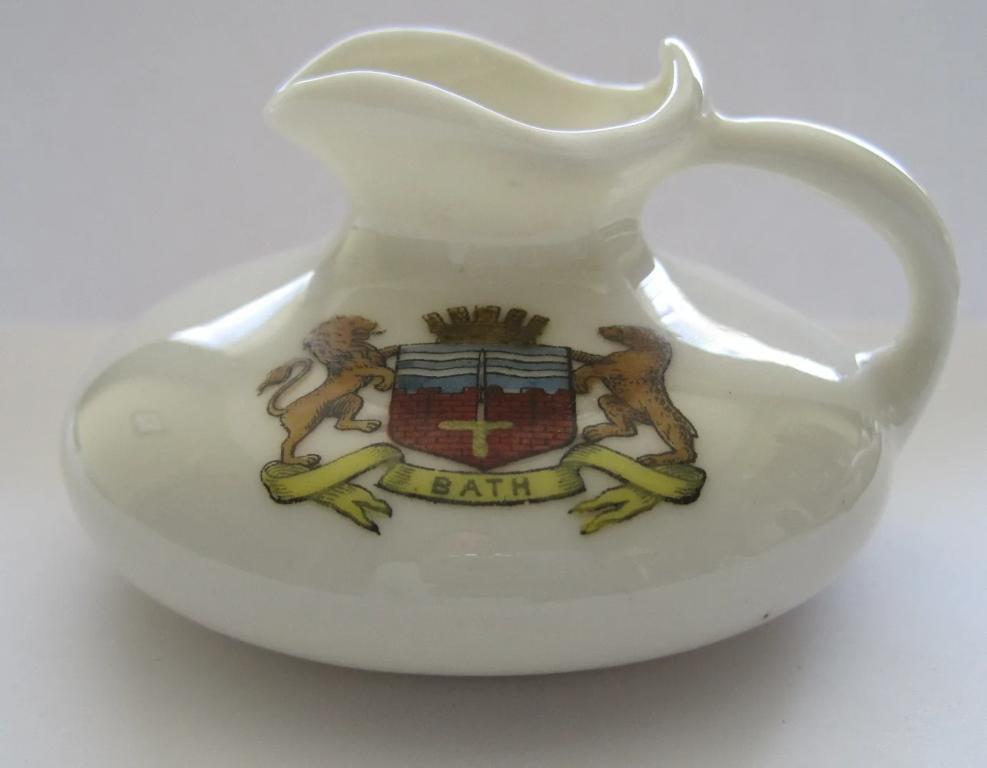 Gemma Souvenir Pitcher with Bath Crest