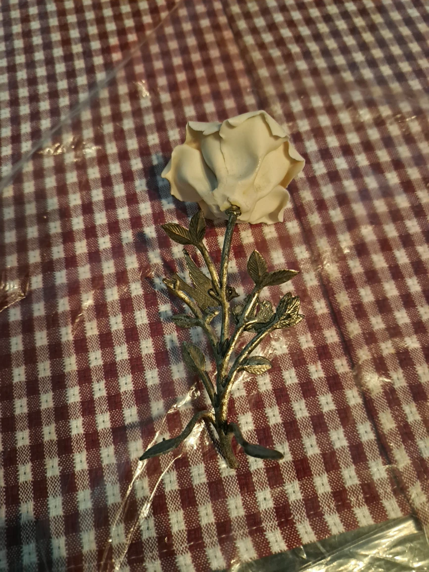 Lovely Ceramic Rose Flower Figurine - photo 2