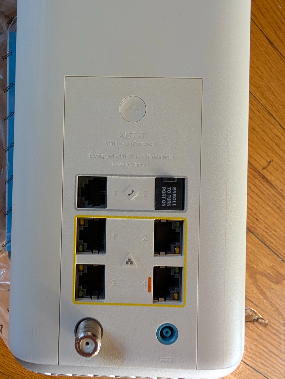 Comcast Xfinity XB7-T WiFi Modem - photo 3