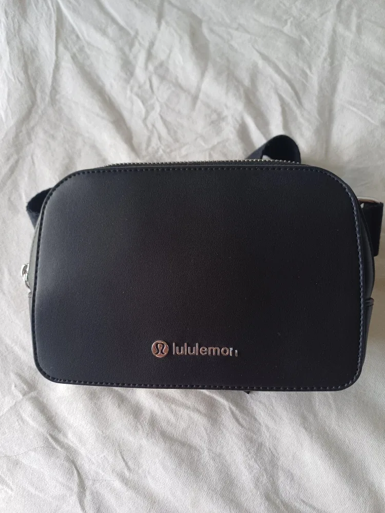 Lululemon Everywhere Belt Bag Black/Silver