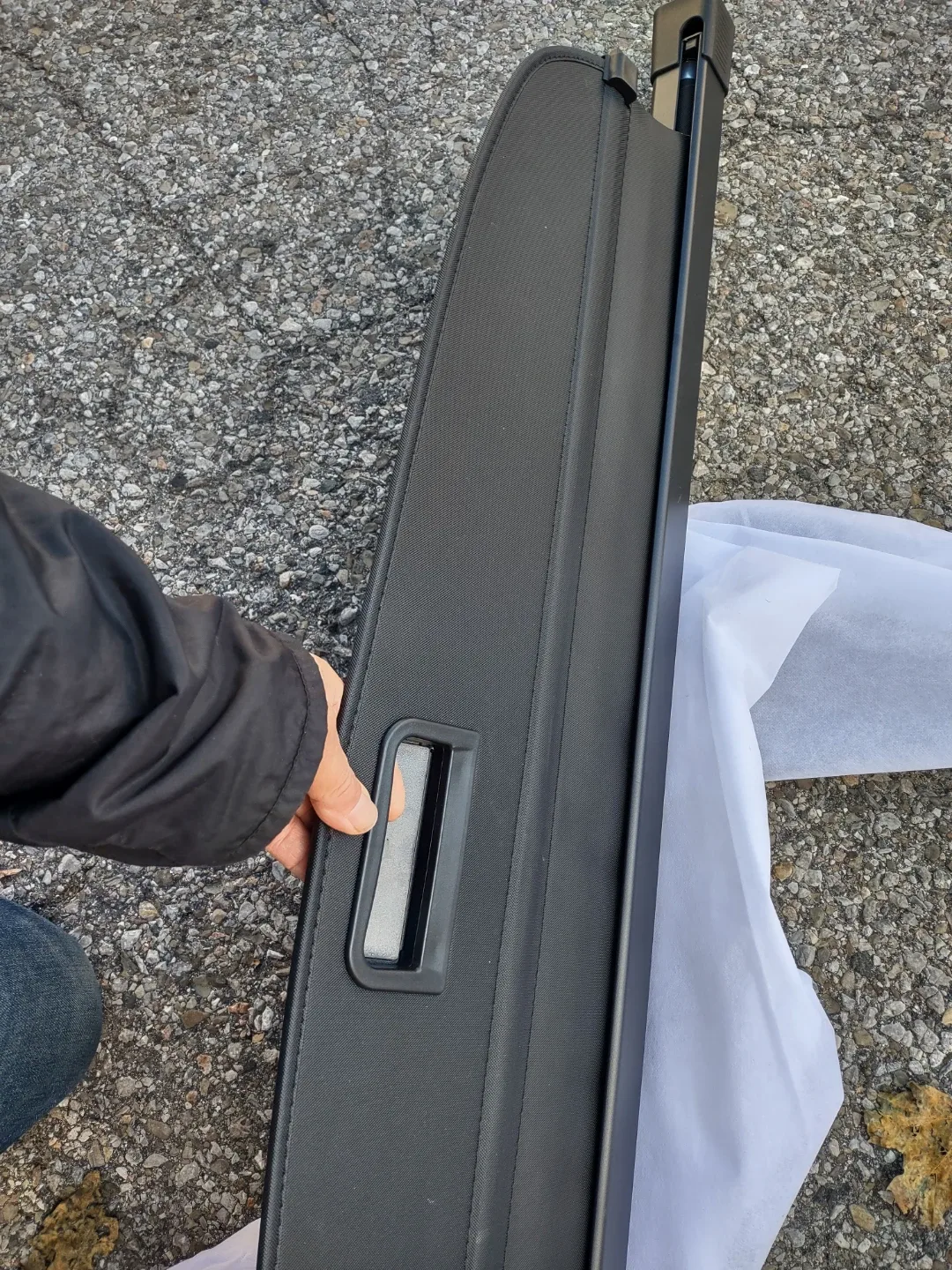 Black Retractable Cargo Cover image indicator(4)