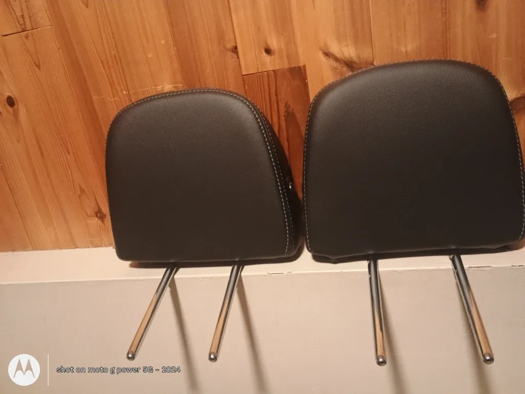 Pair of Black Car Headrests image indicator(3)
