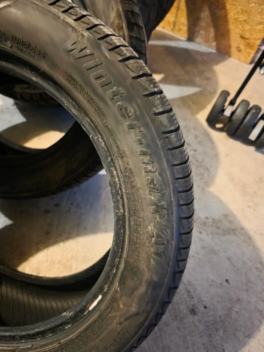 2X205/55R16 Winrun Winter-max winter  Tires only pair image indicator(4)