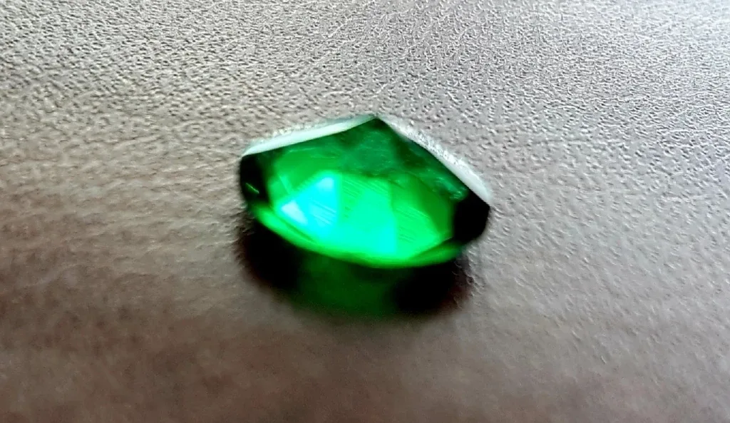 Emerald Gemstone image indicator(3)