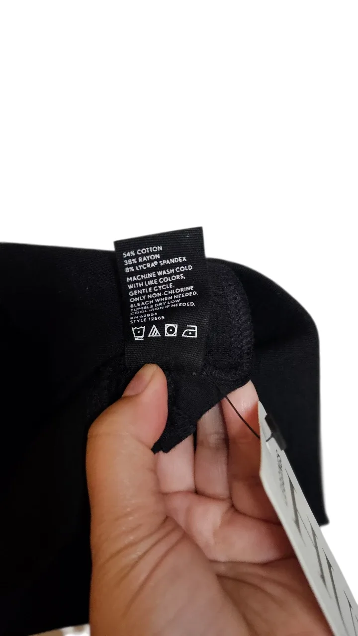 Brand New Black HUE Ultra Leggings Size M image indicator(2)