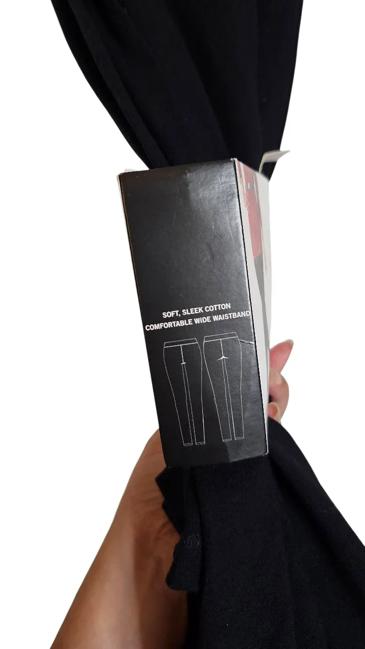 Brand New Black HUE Ultra Leggings Size M image indicator(3)