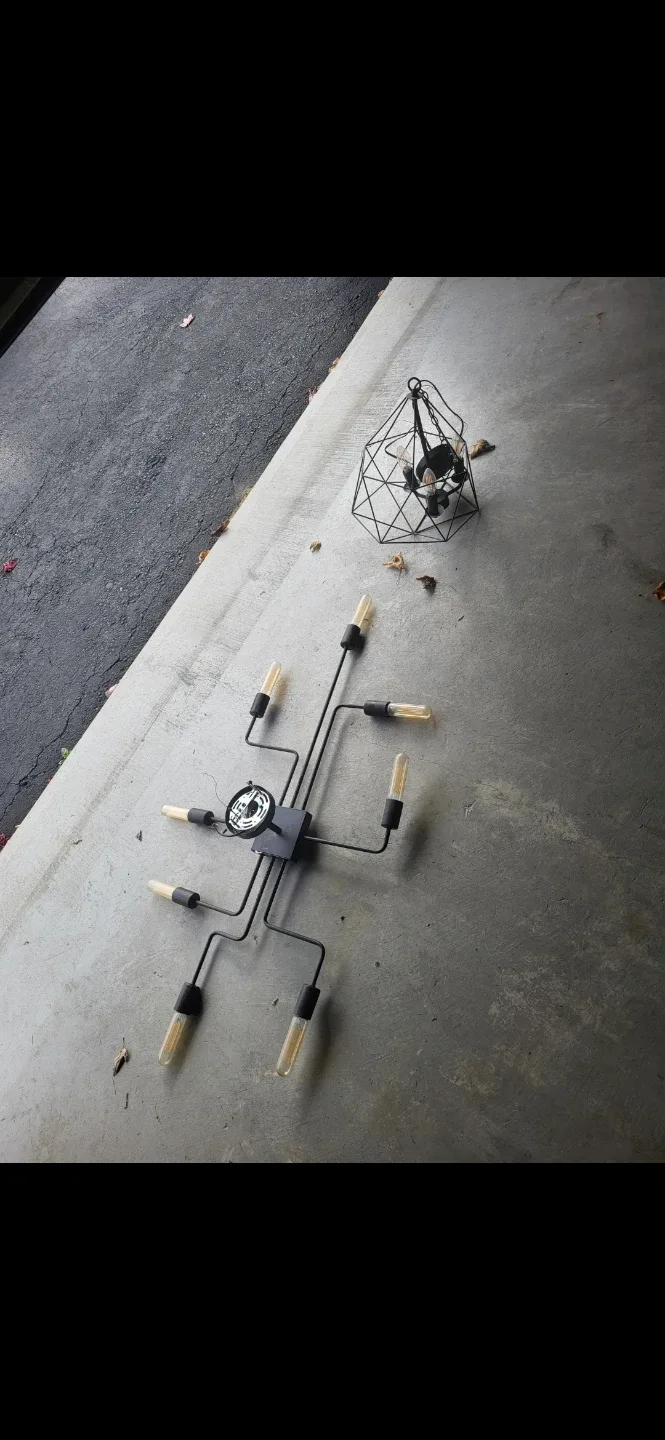 Variety of Chandeliers image indicator(5)