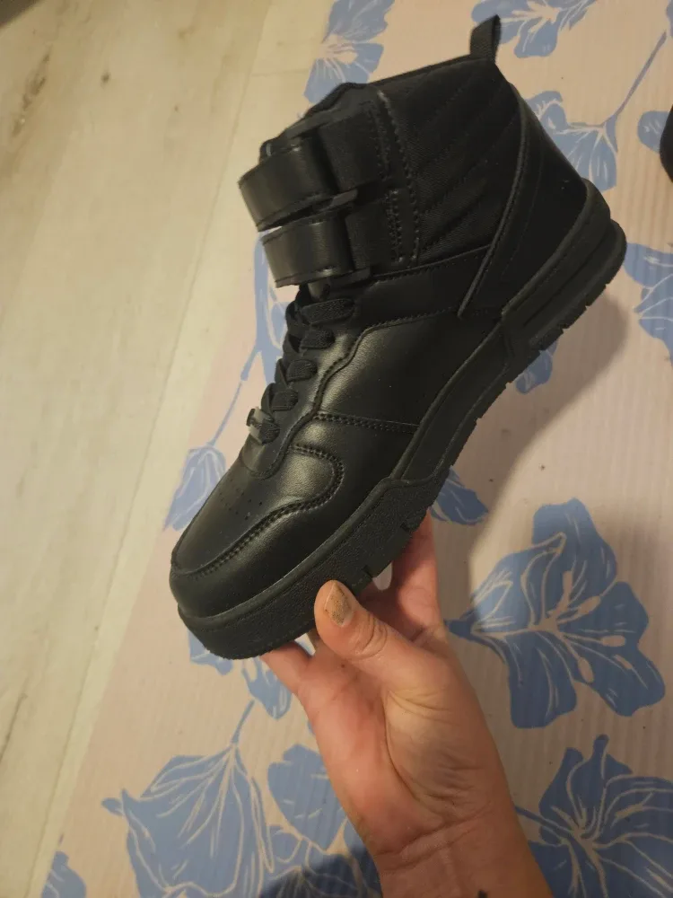 Lucky Step Black High-Top Sneakers - Size 8 image indicator(5)