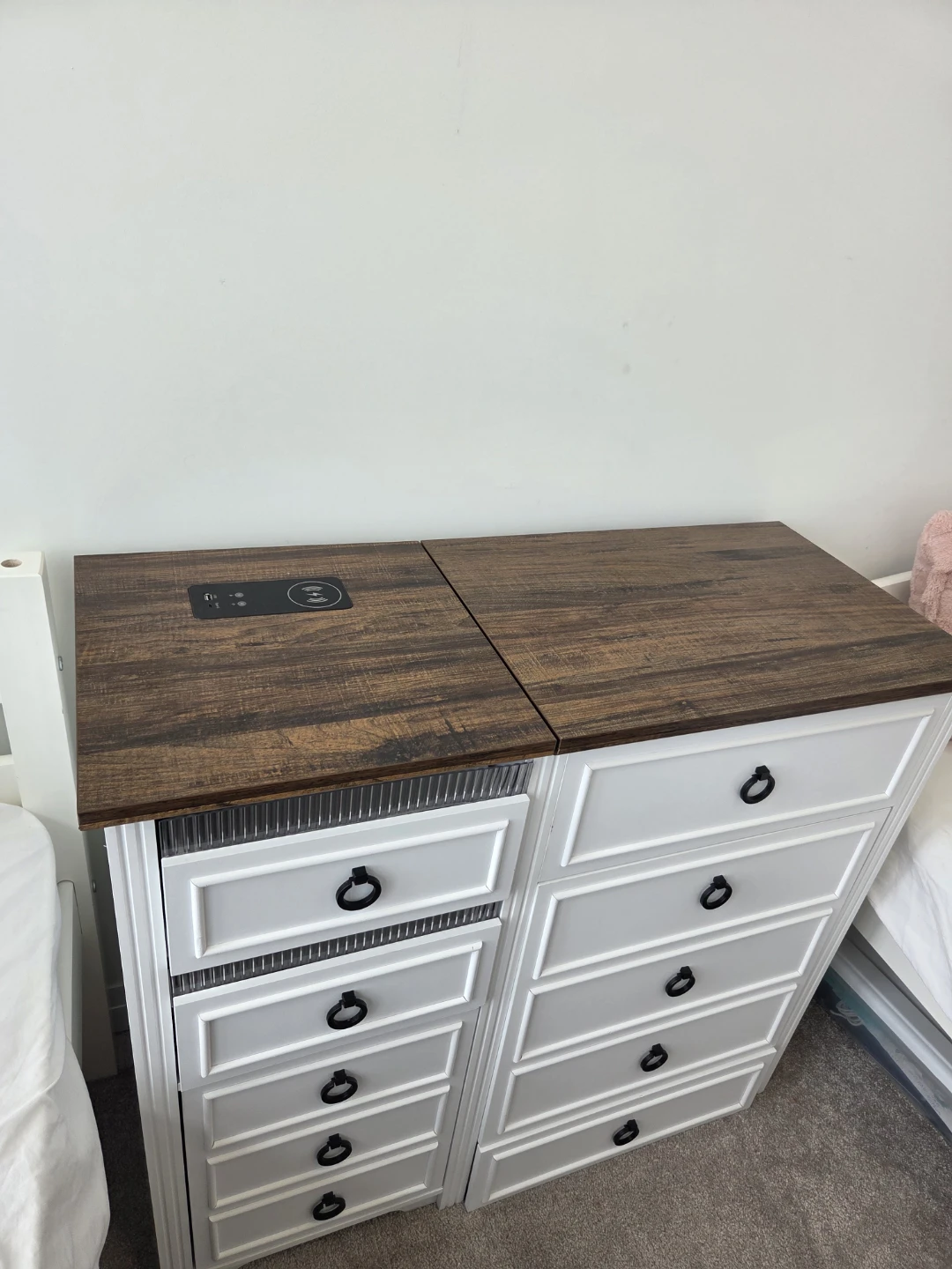 White vanity with Wireless Charging - photo 2