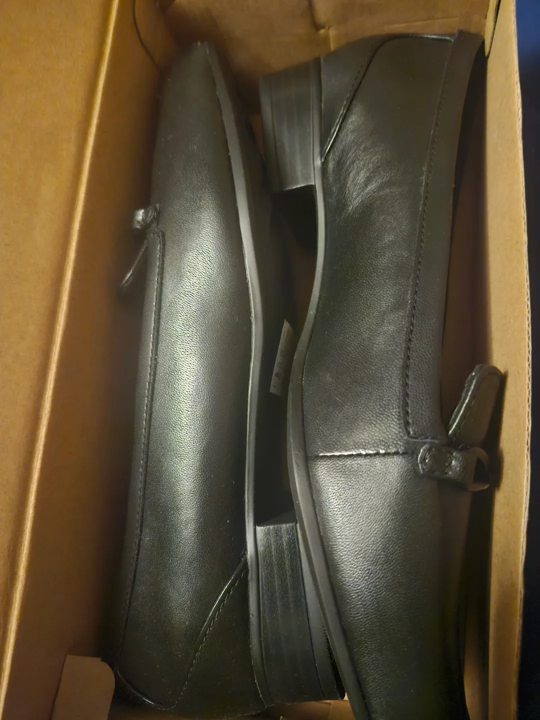 Clarks Juliet Shine Black Leather Loafers - Size 8 Wide🥕🥕 image indicator(5)