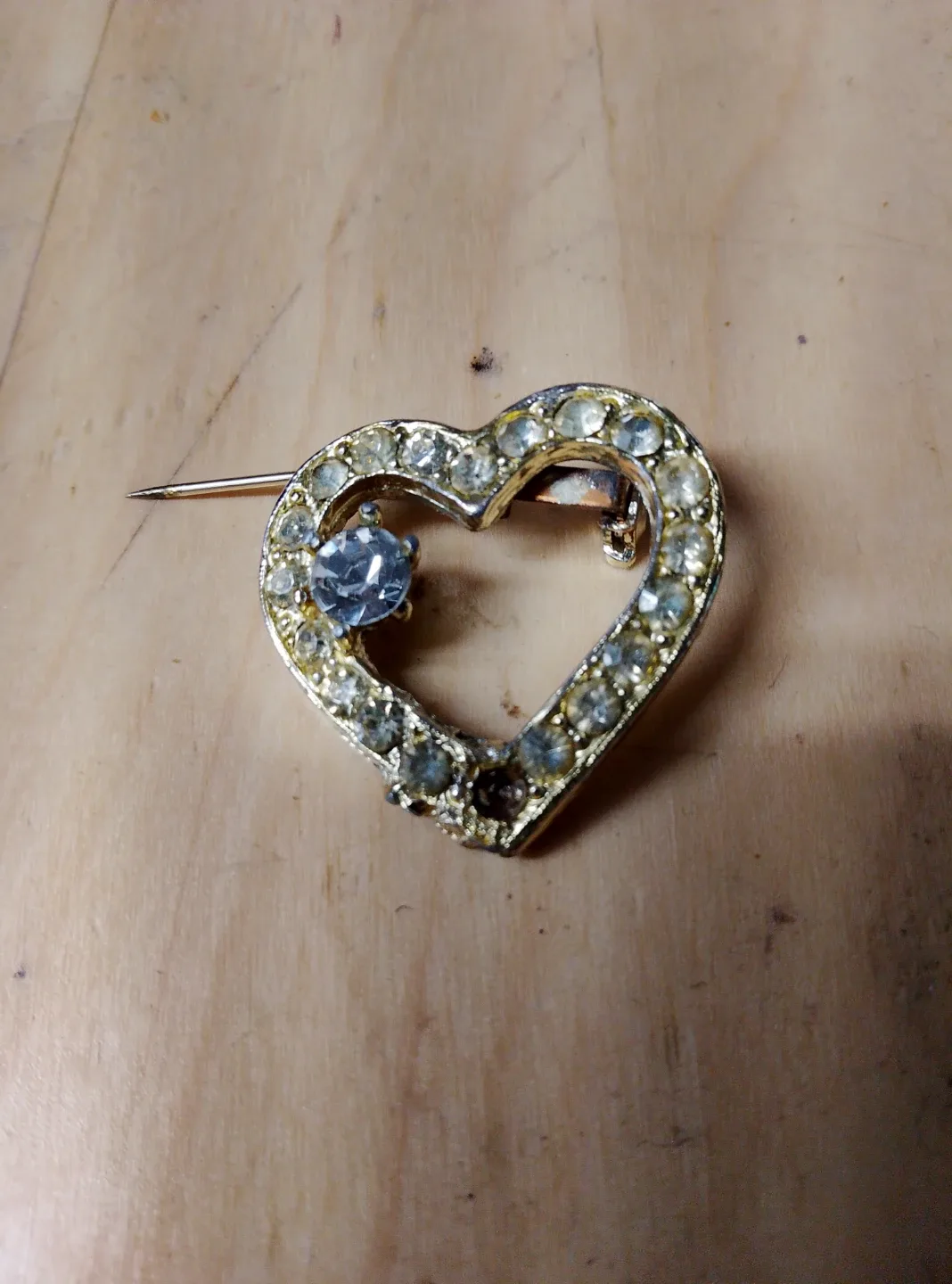 Heart-Shaped Rhinestone Brooch image indicator(3)