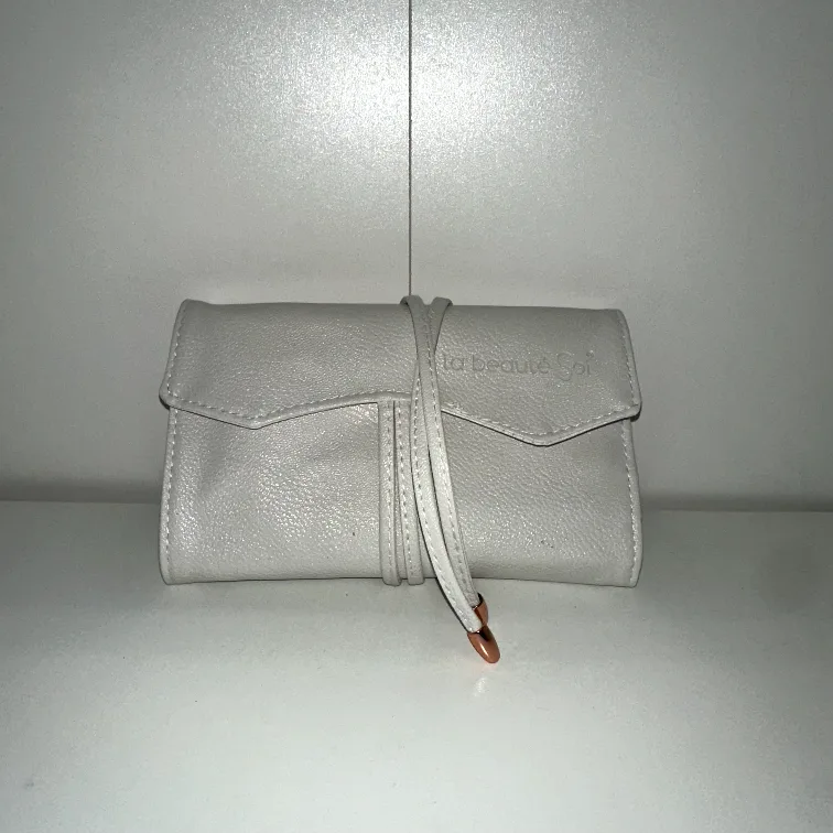 La Beaute Soi Brush Set with Case image indicator(3)