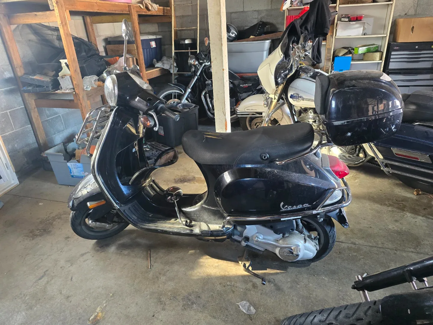 Black Vespa Scooter image indicator(2)