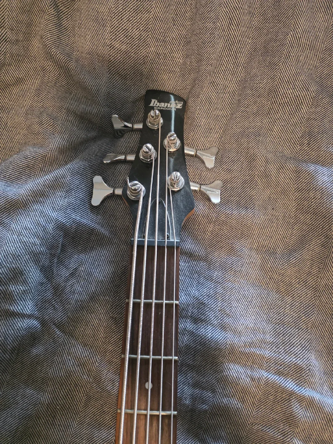 Ibanez GSR205 5-String Bass Guitar - Black image indicator(4)
