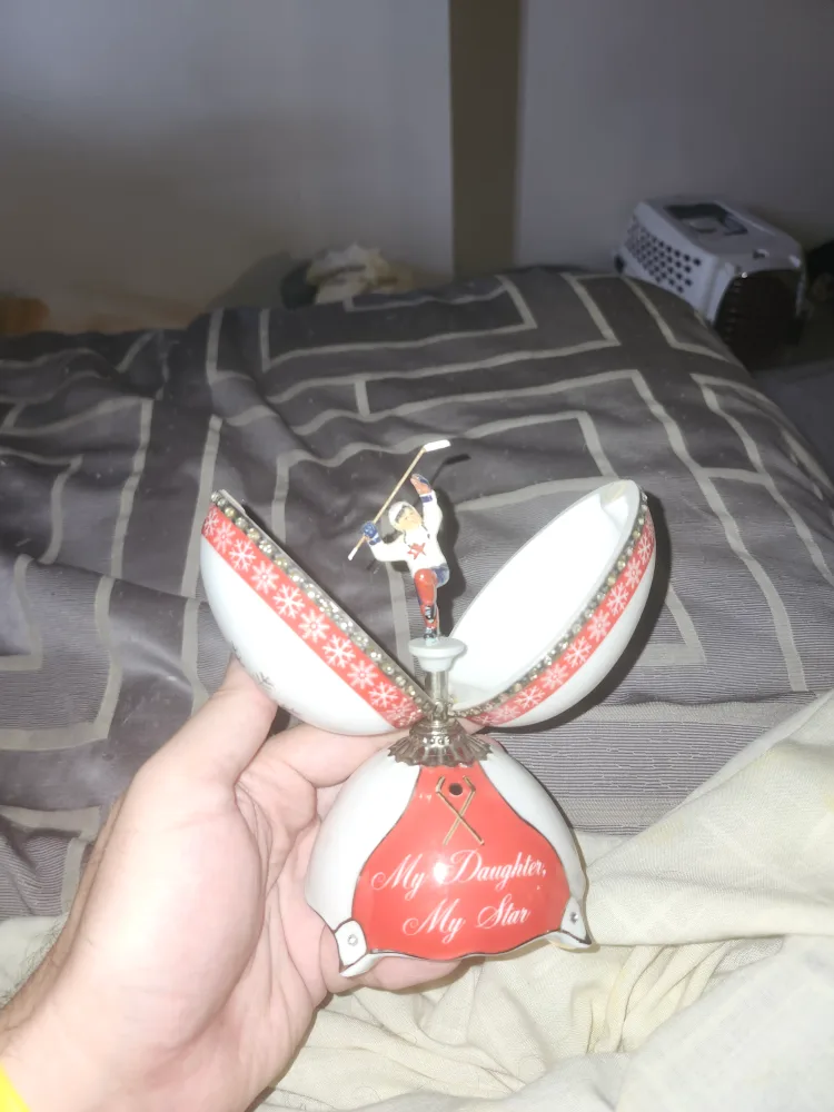 My Daughter, My Star Hockey Player Figurine image indicator(2)