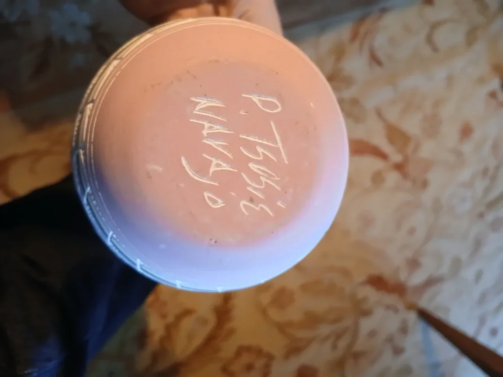 Vintage Native American Navajo Vase image indicator(2)