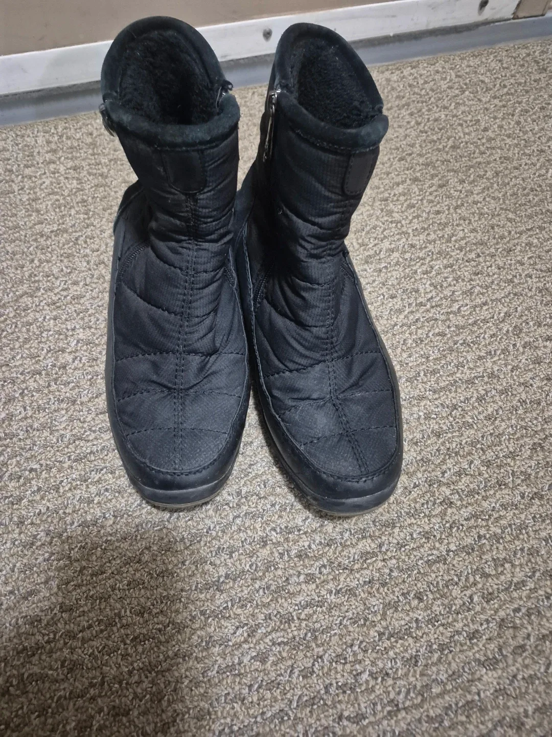 Blondo Sport Black Winter Boots size 8 excellent condition image indicator(3)