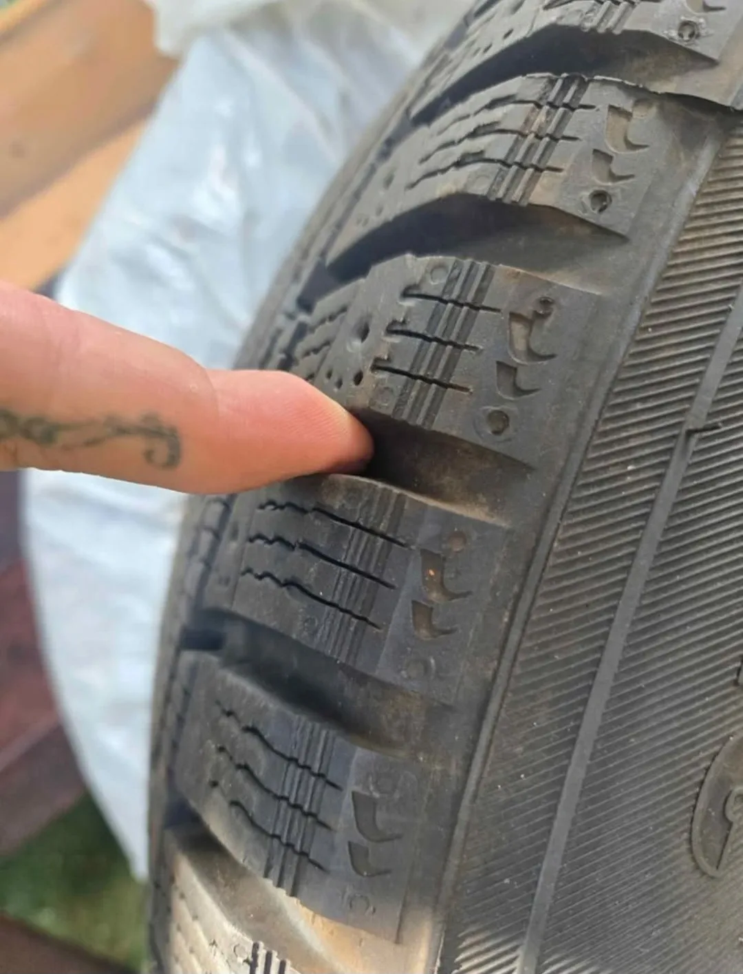 Nokian Tyres 215/65 R16 Winter Tires image indicator(2)