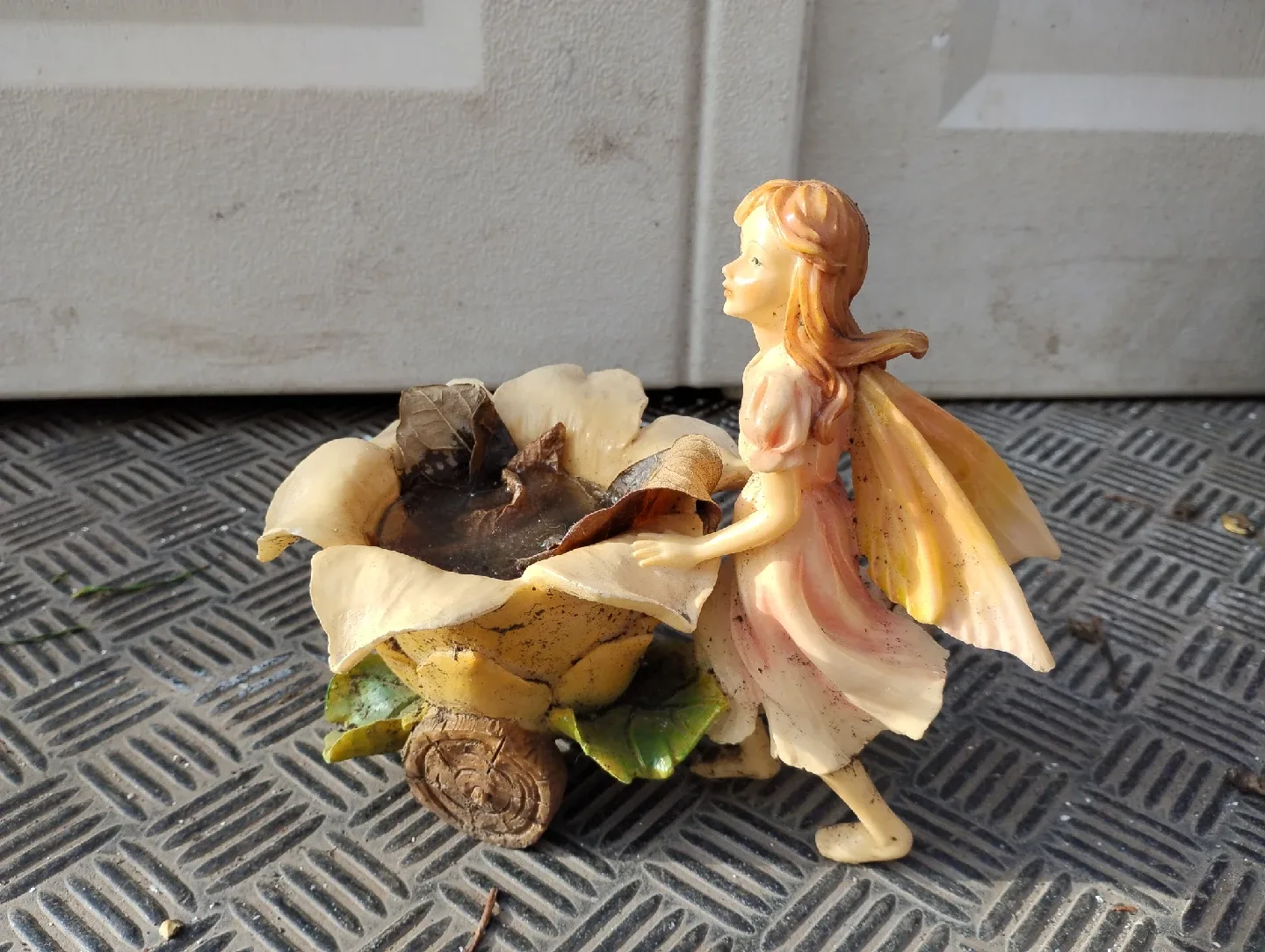 Outdoor Garden Figurines image indicator(3)