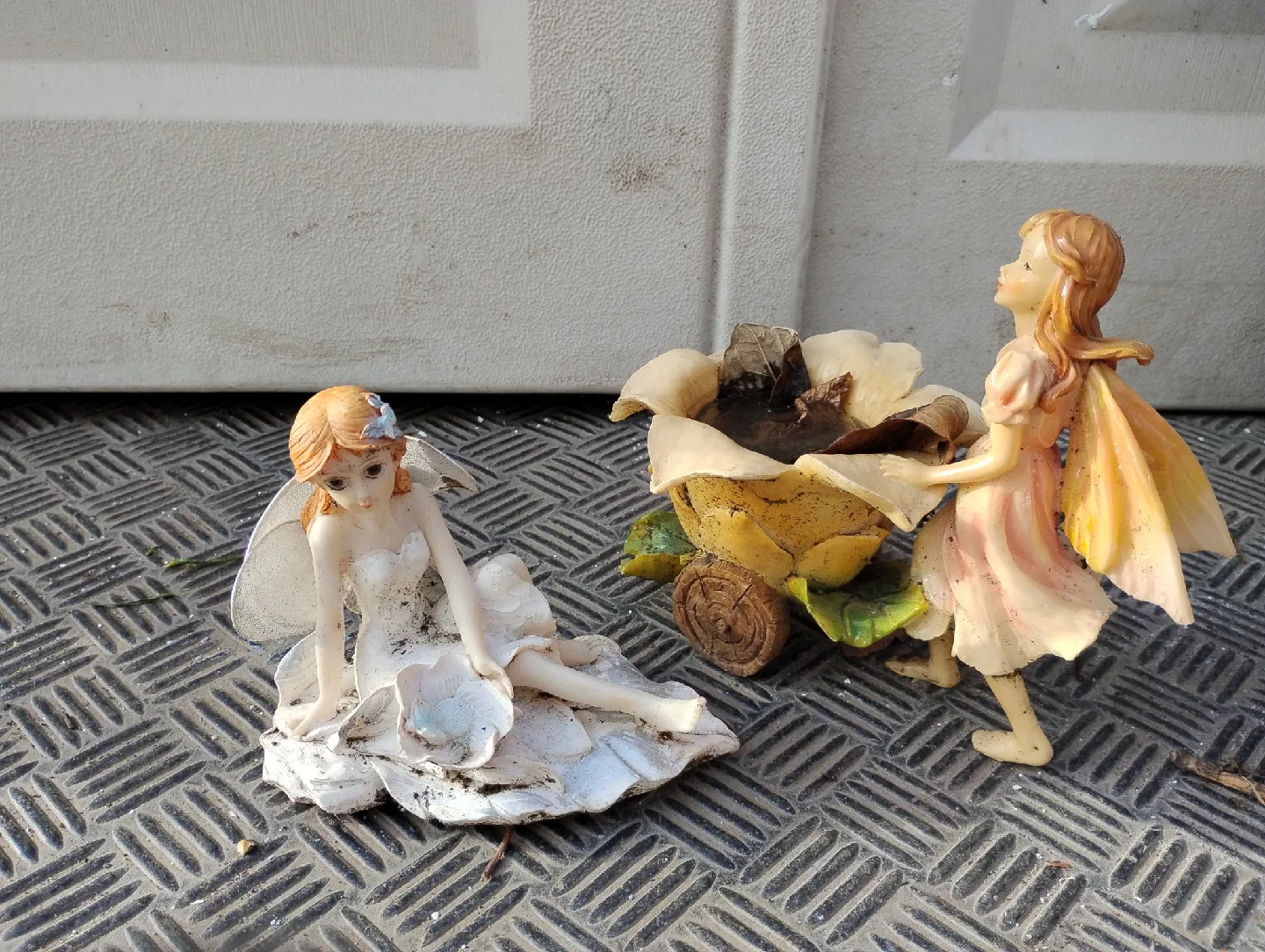 Outdoor Garden Figurines image indicator(5)