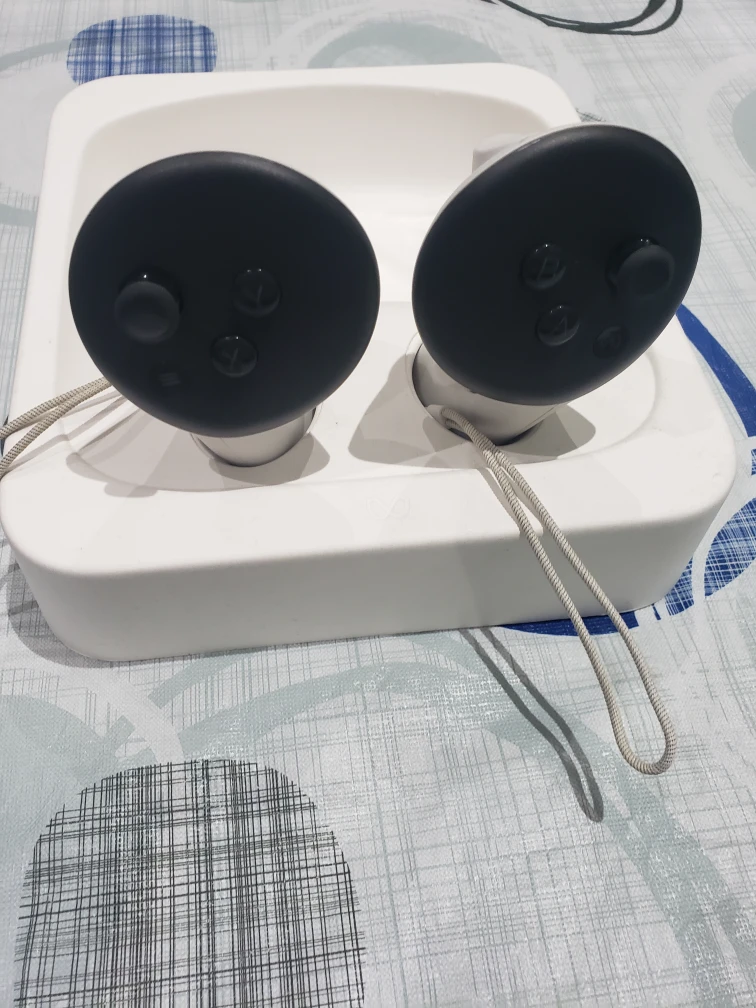 Meta Quest 3S 128 GB VR Headset - Like New! - photo 3