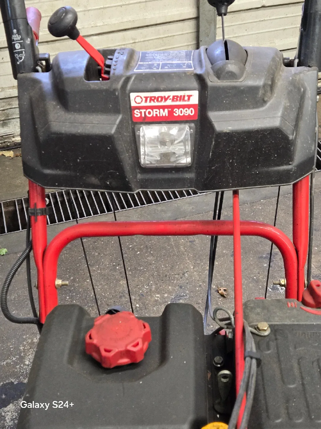 Troy-Bilt Storm 3090 Snow Blower image indicator(2)