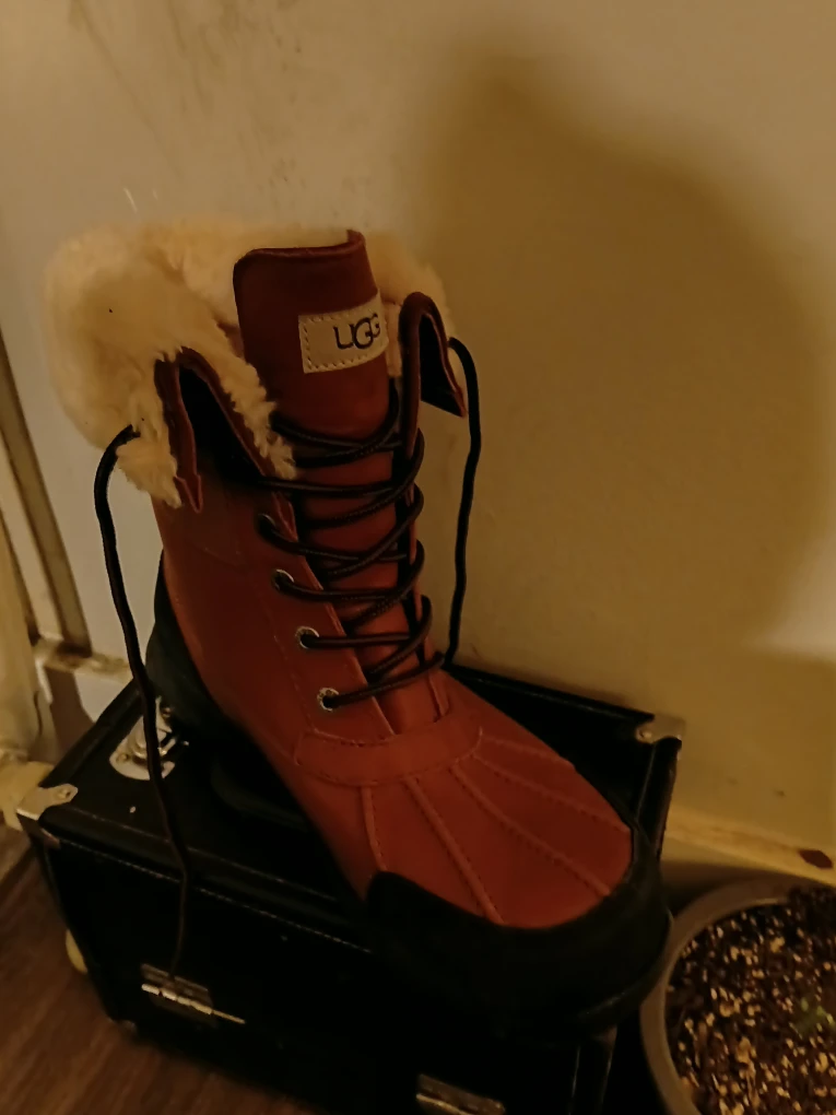 Men's UGG WInter Boots- Size 10