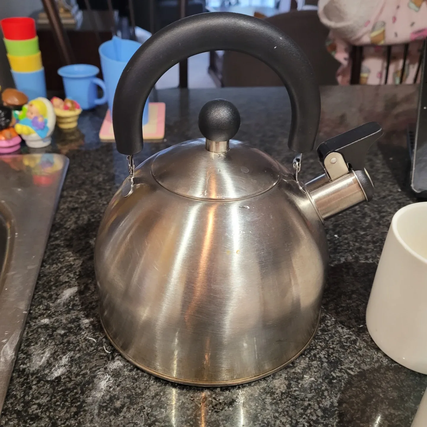 Stainless Steel Whistling Kettle and free cups image indicator(2)