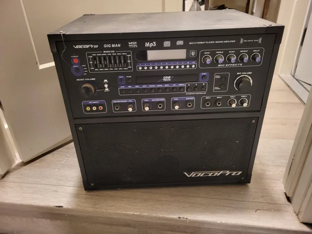 VocoPro Gig Man MP3 Karaoke Mixing Amplifier