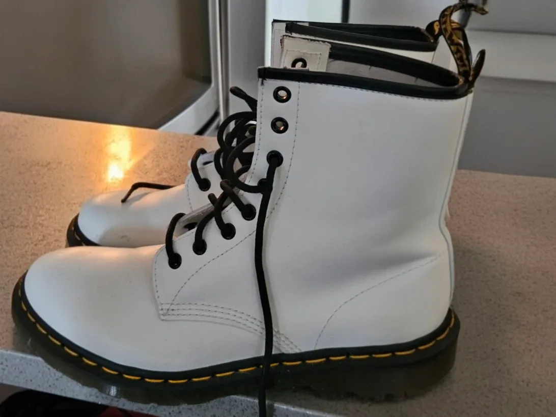Dr. Martens 1460 White Leather Boots image indicator(2)